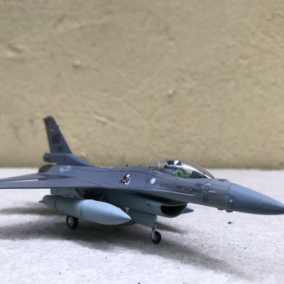 Mô hình Máy bay F-16C tỷ lệ 1:100