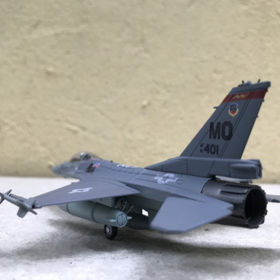 Mô hình Máy bay F-16C tỷ lệ 1:100