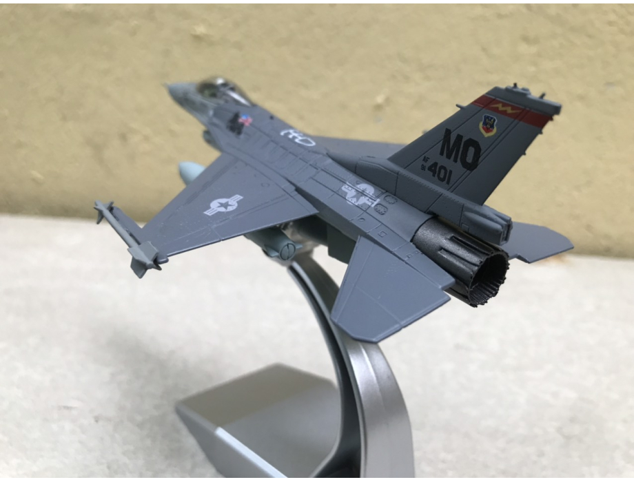 Mô hình Máy bay F-16C tỷ lệ 1:100 Mô hình Máy bay F-16C tỷ lệ 1:100