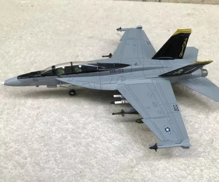 ​Mô hình Máy bay F-18F/A Super Hornet  tỷ lệ 1:100