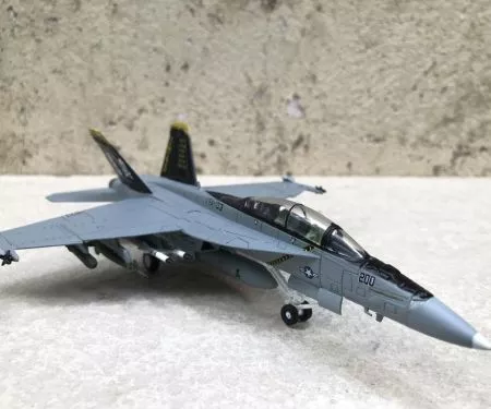 ​Mô hình Máy bay F-18F/A Super Hornet  tỷ lệ 1:100
