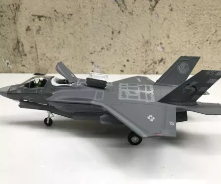 ​Mô hình Máy bay F- 35B MARINE Corps tỷ lệ 1:72