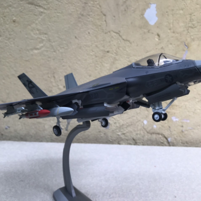Mô hình Máy bay F- 35C Lightning II new tỷ lệ 1:72