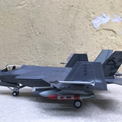 Mô hình Máy bay F- 35C Lightning II new tỷ lệ 1:72