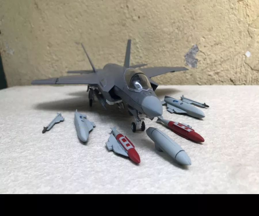 ​Mô hình Máy bay F- 35C Lightning II new tỷ lệ 1:72