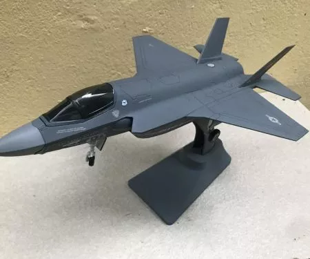 ​Mô hình Máy bay F- 35C Lightning II  tỷ lệ 1:48