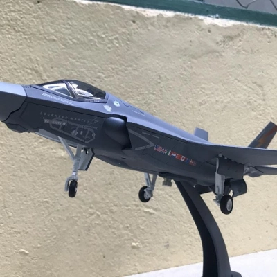 Mô hình Máy bay F- 35C Lightning II  tỷ lệ 1:48