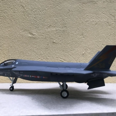Mô hình Máy bay F- 35C Lightning II  tỷ lệ 1:48