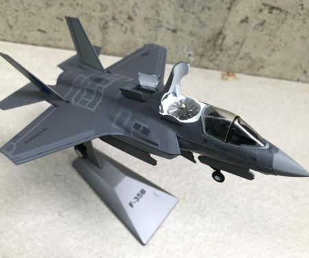 ​Mô hình Máy bay F- 35C Lightning II tỷ lệ 1:72
