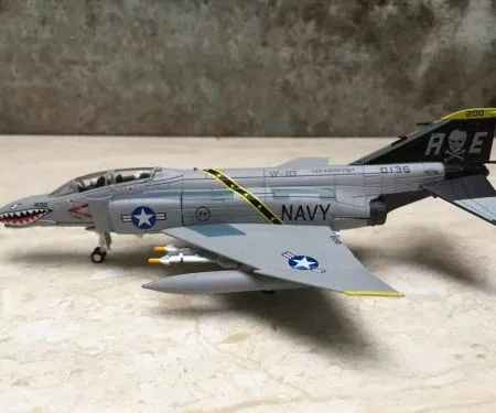 ​Mô hình máy bay F-4A Phantom II  tỷ lệ 1:100