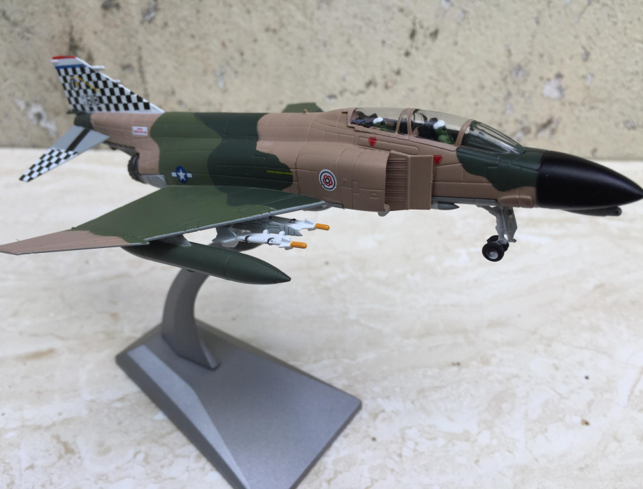 Mô hình Máy bay F-4C Phantom tỷ lệ 1:100