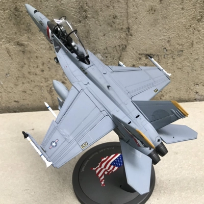 Mô hình Máy bay F/A-18F Super Hornet tỷ lệ 1:72