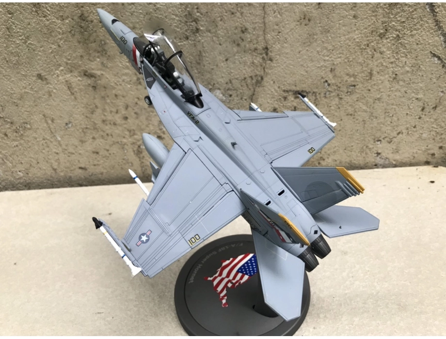 Mô hình Máy bay F/A-18F Super Hornet tỷ lệ 1:72