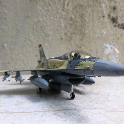 Mô hình Máy bay F16 EF A Rập tỷ lệ 1:72