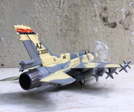 ​Mô hình Máy bay F16 EF A Rập tỷ lệ 1:72