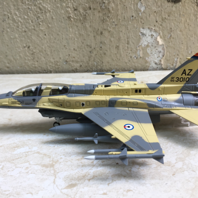 Mô hình Máy bay F16 EF A Rập tỷ lệ 1:72