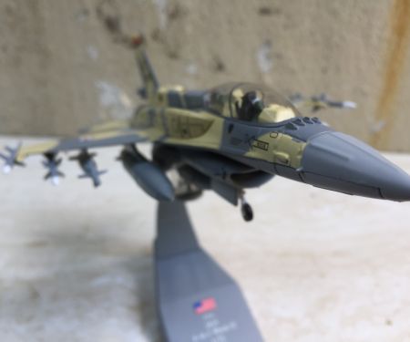 ​Mô hình Máy bay F16 EF ( A Rập) tỷ lệ 1:72