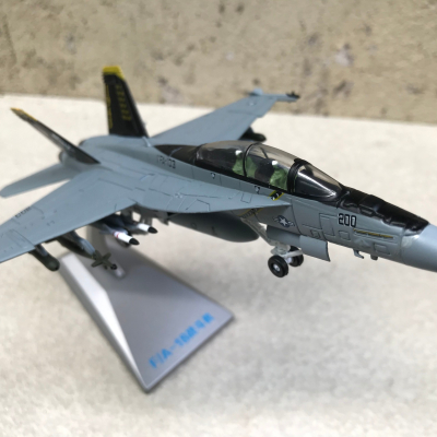 Mô hình Máy bay F-18F F/A Strike Fighter tỷ lệ 1:100