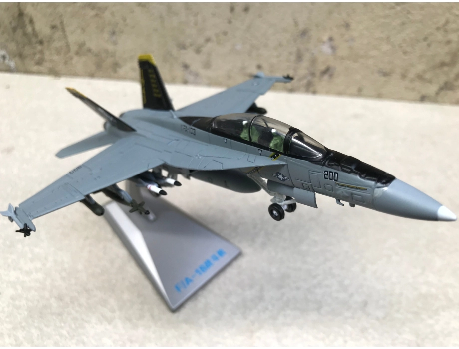 Mô hình Máy bay F-18F F/A Strike Fighter tỷ lệ 1:100