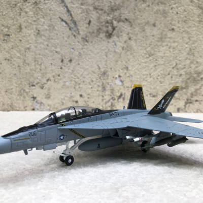Mô hình Máy bay F-18F F/A Strike Fighter tỷ lệ 1:100