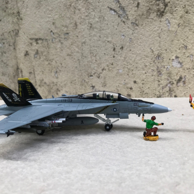 Mô hình Máy bay F-18F F/A Strike Fighter tỷ lệ 1:100