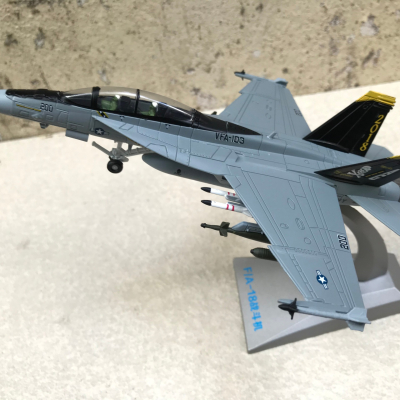 Mô hình Máy bay F-18F F/A Strike Fighter tỷ lệ 1:100