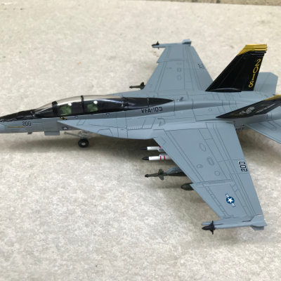 Mô hình Máy bay F-18F F/A Strike Fighter tỷ lệ 1:100