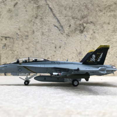Mô hình Máy bay F-18F F/A Strike Fighter tỷ lệ 1:100