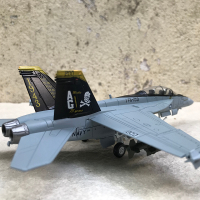 Mô hình Máy bay F-18F F/A Strike Fighter tỷ lệ 1:100