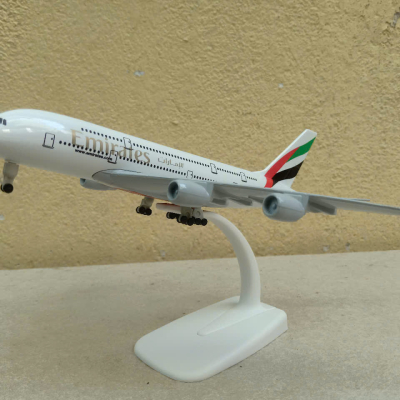 ​Mô hình máy Bay Hãng hàng không Emirates A-380 tỷ lệ 1:350