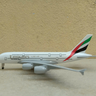 ​Mô hình máy Bay Hãng hàng không Emirates A-380 tỷ lệ 1:350