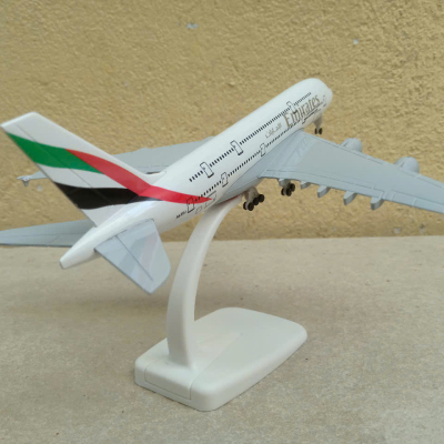 ​Mô hình máy Bay Hãng hàng không Emirates A-380 tỷ lệ 1:350