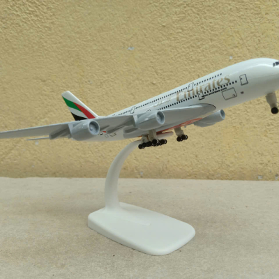 ​Mô hình máy Bay Hãng hàng không Emirates A-380 tỷ lệ 1:350