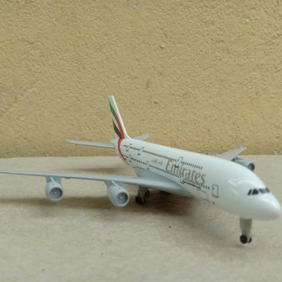 ​Mô hình máy Bay Hãng hàng không Emirates A-380 tỷ lệ 1:350