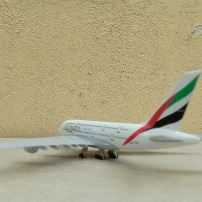 ​Mô hình máy Bay Hãng hàng không Emirates A-380 tỷ lệ 1:350
