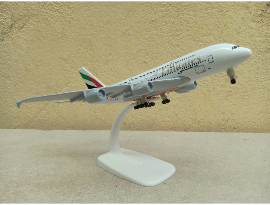 Mô hình máy Bay Hãng hàng không Emirates A-380 tỷ lệ 1:350 Mô hình máy Bay Hãng hàng không Emirates A-380 tỷ lệ 1:350