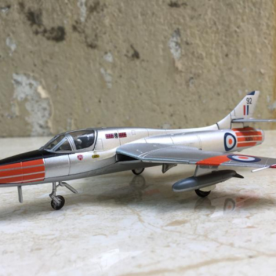 Mô hình Máy bay Huấn luyện Hawker Hunter T7 tỷ lệ 1:100