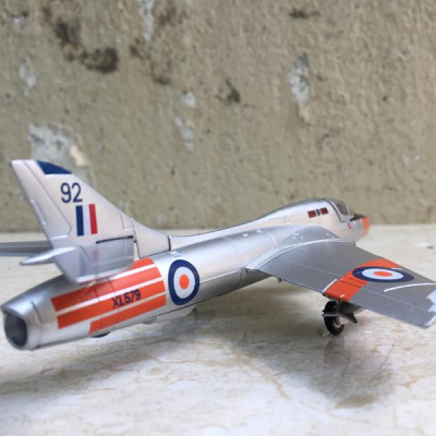 Mô hình Máy bay Huấn luyện Hawker Hunter T7 tỷ lệ 1:100