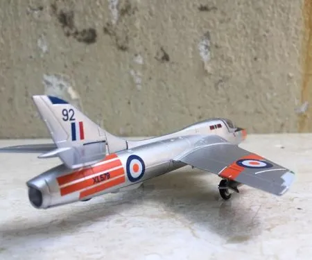 Mô hình Máy bay Huấn luyện Hawker Hunter T7 tỷ lệ 1:100