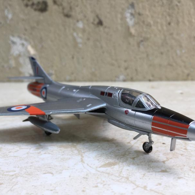 Mô hình Máy bay Huấn luyện Hawker Hunter T7 tỷ lệ 1:100