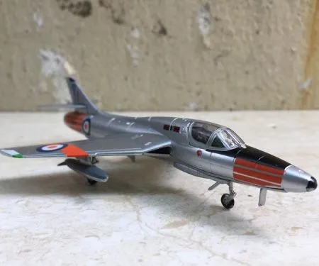 ​Mô hình Máy bay Hawker Hunter T.7 tỷ lệ 1:100