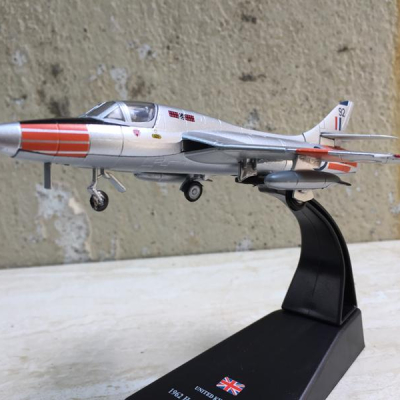 Mô hình Máy bay Huấn luyện Hawker Hunter T7 tỷ lệ 1:100