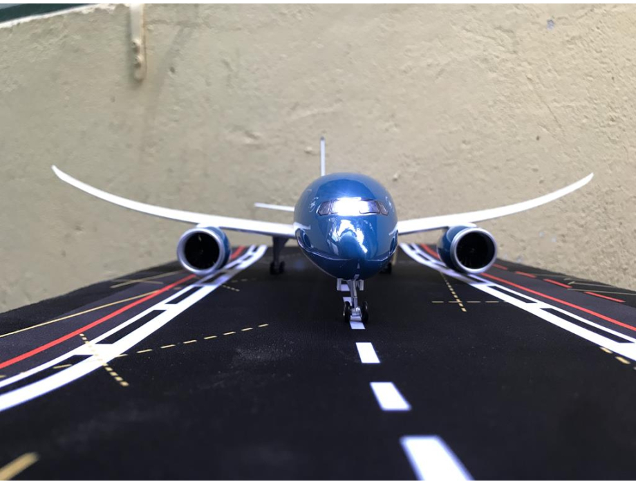 Mô hình máy bay lắp ghép BOEING 787 VietNam Airline tỷ lệ 1:130 Mô hình máy bay lắp ghép BOEING 787 VietNam Airline tỷ lệ 1:130