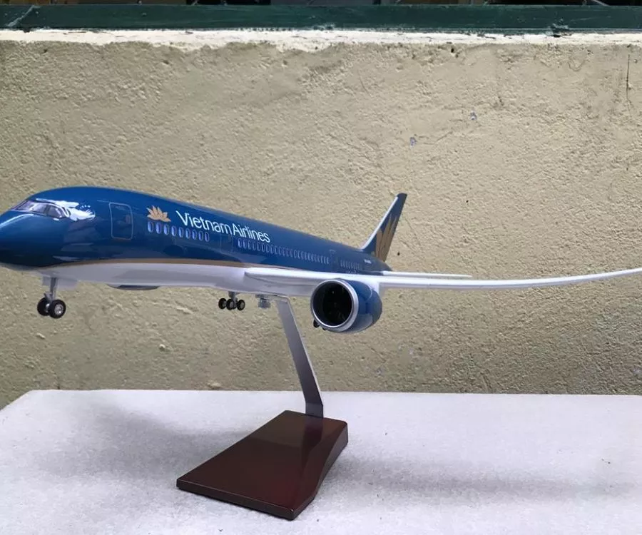 ​Mô hình máy bay lắp ghép BOEING 787 VietNam Airline  tỷ lệ 1:130
