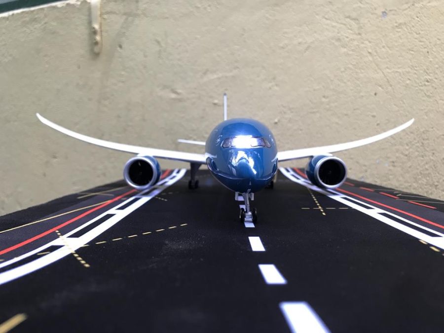 ​Mô hình máy bay lắp ghép BOEING 787 VietNam Airline  tỷ lệ 1:130