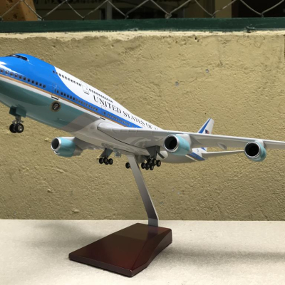 Mô hình máy bay lắp ghép BOEING Air Foce One B747  tỷ lệ 1:130