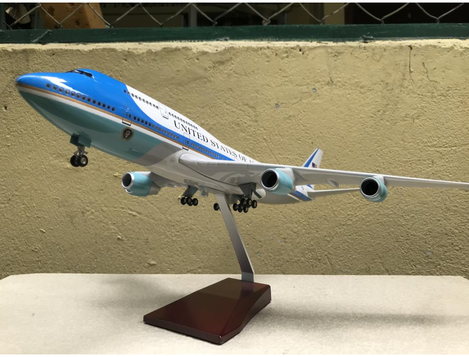 Mô hình máy bay lắp ghép BOEING Air Foce One B747 tỷ lệ 1:130 Mô hình máy bay lắp ghép BOEING Air Foce One B747 tỷ lệ 1:130