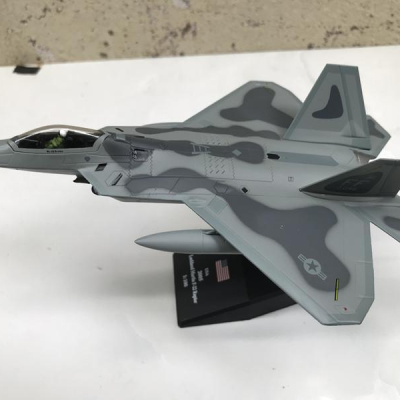 Mô hình Máy bay Lockheed Martin F22 Raptor  tỷ lệ 1:100