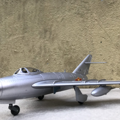 Mô hình máy bay MIG-17 Việt Nam tỷ lệ 1:48