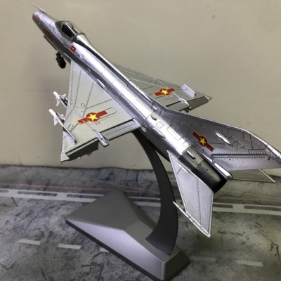 Mô hình máy bay MIG-21 số hiệu 4324 Bảo bối của Việt Nam tỷ lệ 1:48